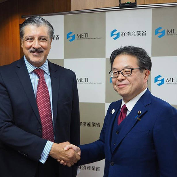 The IRENA Director-General with HE Hiroshige Seko, Minister of Economy Trade and Industry